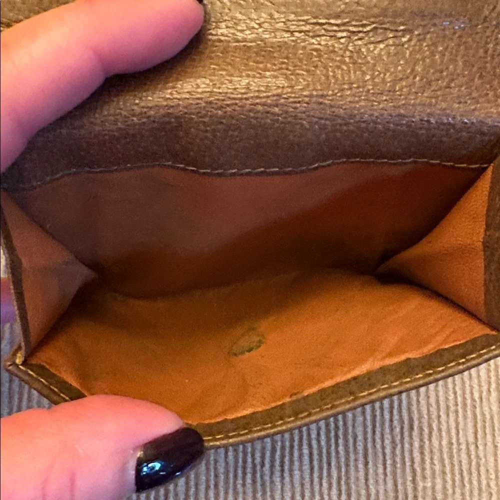 Vintage Gucci Bifold Wallet - Picture 6 of 10